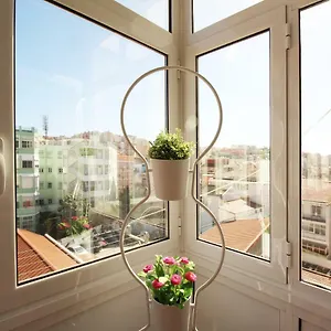 Poppy House In Anjos Lisbon